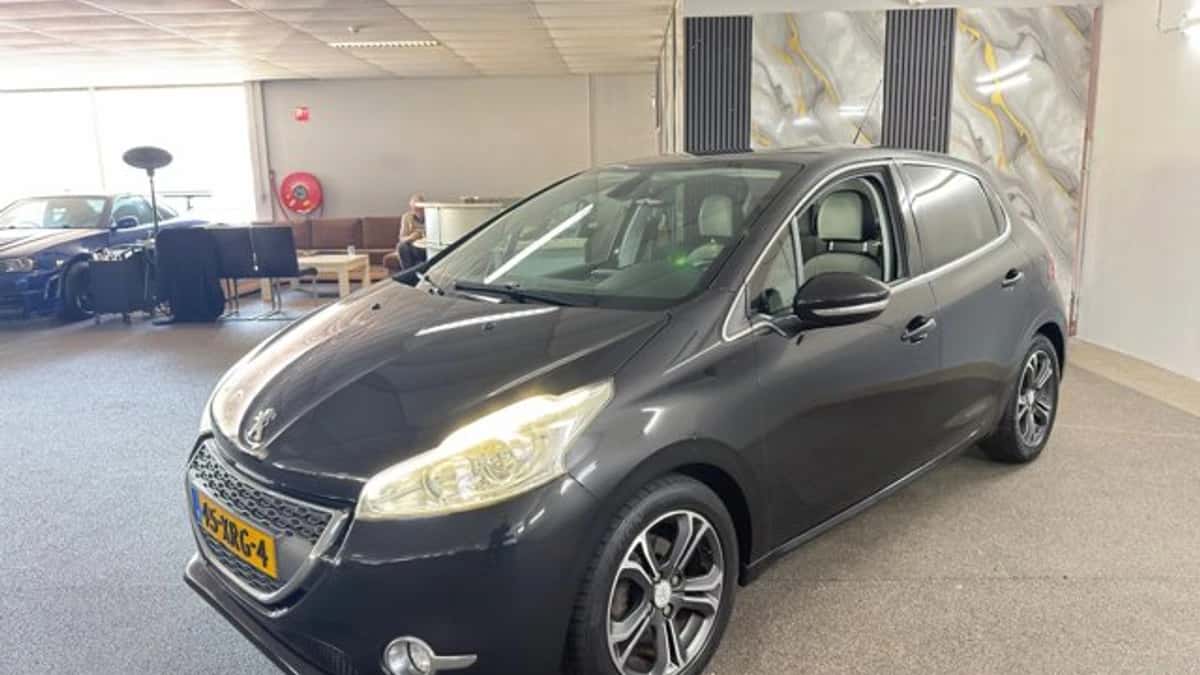 Peugeot 208 (2012) — foto 1