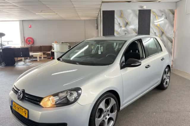 Volkswagen Golf (2009) thumbnail 2