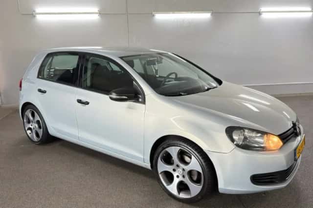 Volkswagen Golf (2009) thumbnail 3