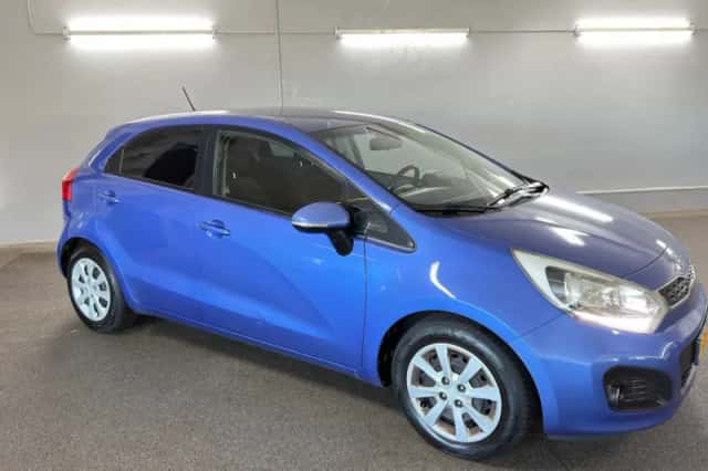 Kia Rio (2011) thumbnail 3