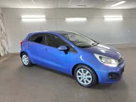 Kia Rio (2011) thumbnail 3