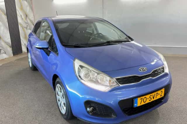 Kia Rio (2011) thumbnail 4