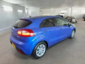 Kia Rio (2011) thumbnail 5