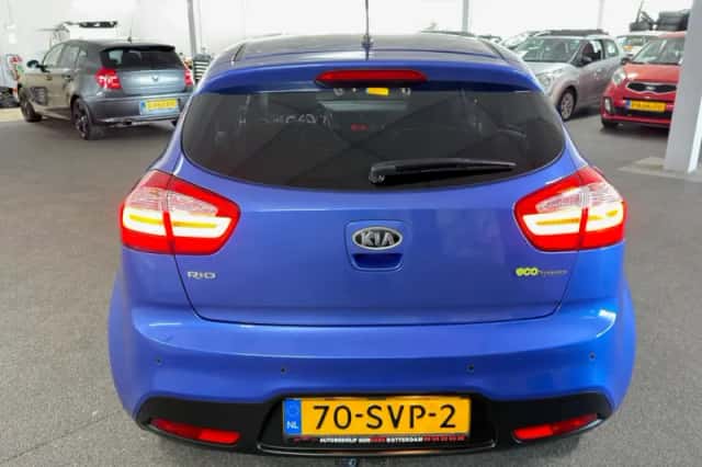 Kia Rio (2011) thumbnail 6