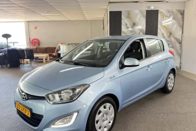 Hyundai i20 (2013) thumbnail 2