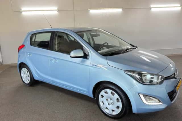 Hyundai i20 (2013) thumbnail 3