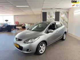 Mazda 2 (2010) thumbnail 2