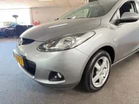 Mazda 2 (2010) thumbnail 11