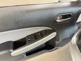 Mazda 2 (2010) thumbnail 13