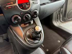 Mazda 2 (2010) thumbnail 18