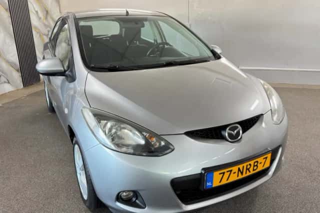 Mazda 2 (2010) thumbnail 4