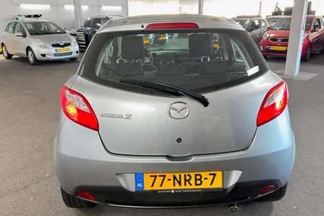 Mazda 2 (2010) thumbnail 6