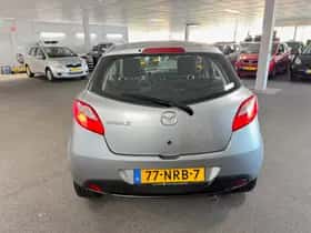 Mazda 2 (2010) thumbnail 6