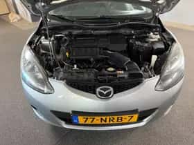 Mazda 2 (2010) thumbnail 10