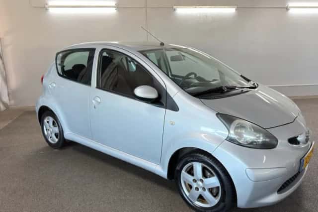 Toyota Aygo (2008) thumbnail 3