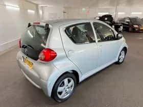 Toyota Aygo (2008) thumbnail 5