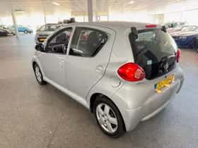 Toyota Aygo (2008) thumbnail 7