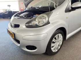Toyota Aygo (2009) thumbnail 11