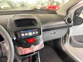 Toyota Aygo (2009) thumbnail 19