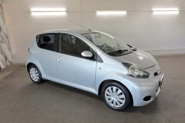 Toyota Aygo (2009) thumbnail 3