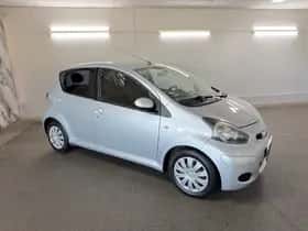 Toyota Aygo (2009) thumbnail 3
