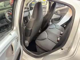 Toyota Aygo (2009) thumbnail 21