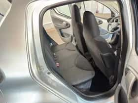 Toyota Aygo (2009) thumbnail 22