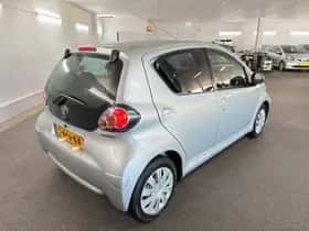 Toyota Aygo (2009) thumbnail 5