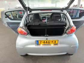 Toyota Aygo (2009) thumbnail 8