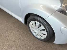 Toyota Aygo (2009) thumbnail 9