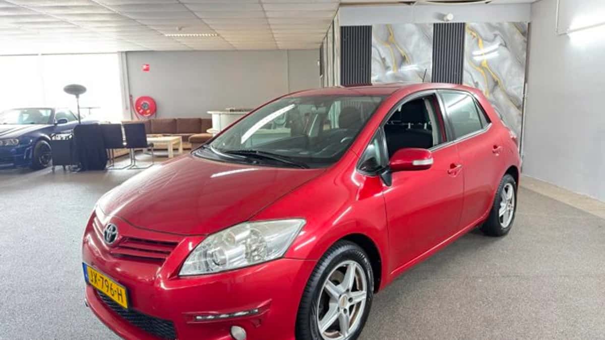 Toyota Auris (2011) — foto 1