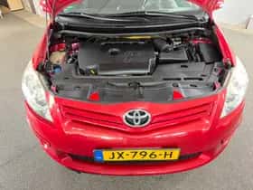 Toyota Auris (2011) thumbnail 11