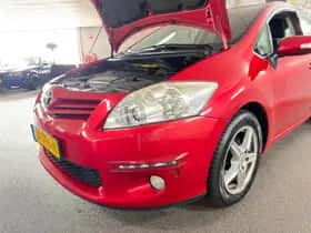 Toyota Auris (2011) thumbnail 12