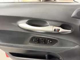 Toyota Auris (2011) thumbnail 13