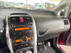 Toyota Auris (2011) thumbnail 18