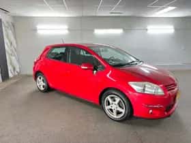 Toyota Auris (2011) thumbnail 3