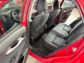 Toyota Auris (2011) thumbnail 21