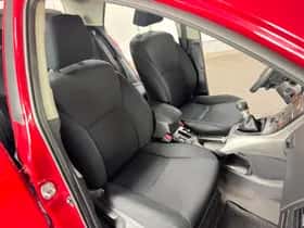 Toyota Auris (2011) thumbnail 24