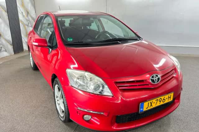 Toyota Auris (2011) thumbnail 4