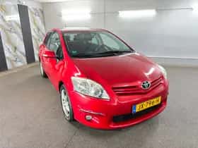 Toyota Auris (2011) thumbnail 4