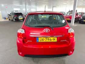 Toyota Auris (2011) thumbnail 6
