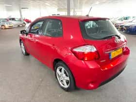 Toyota Auris (2011) thumbnail 7