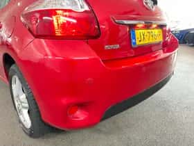 Toyota Auris (2011) thumbnail 8