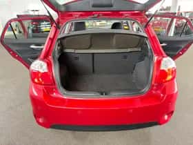 Toyota Auris (2011) thumbnail 9