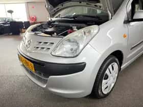 Nissan Pixo (2009) thumbnail 11