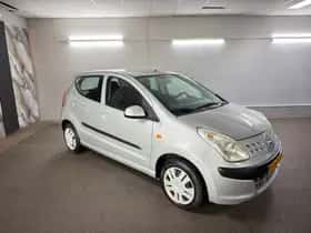 Nissan Pixo (2009) thumbnail 3