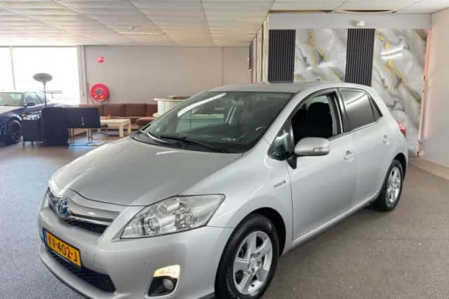 Toyota Auris (2011) thumbnail 2