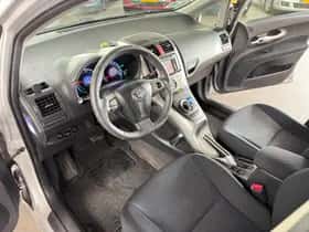 Toyota Auris (2011) thumbnail 16