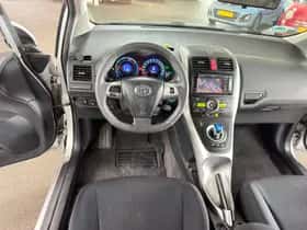 Toyota Auris (2011) thumbnail 17