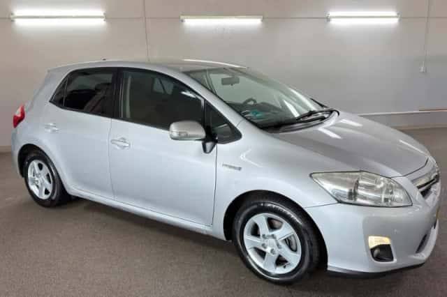 Toyota Auris (2011) thumbnail 3